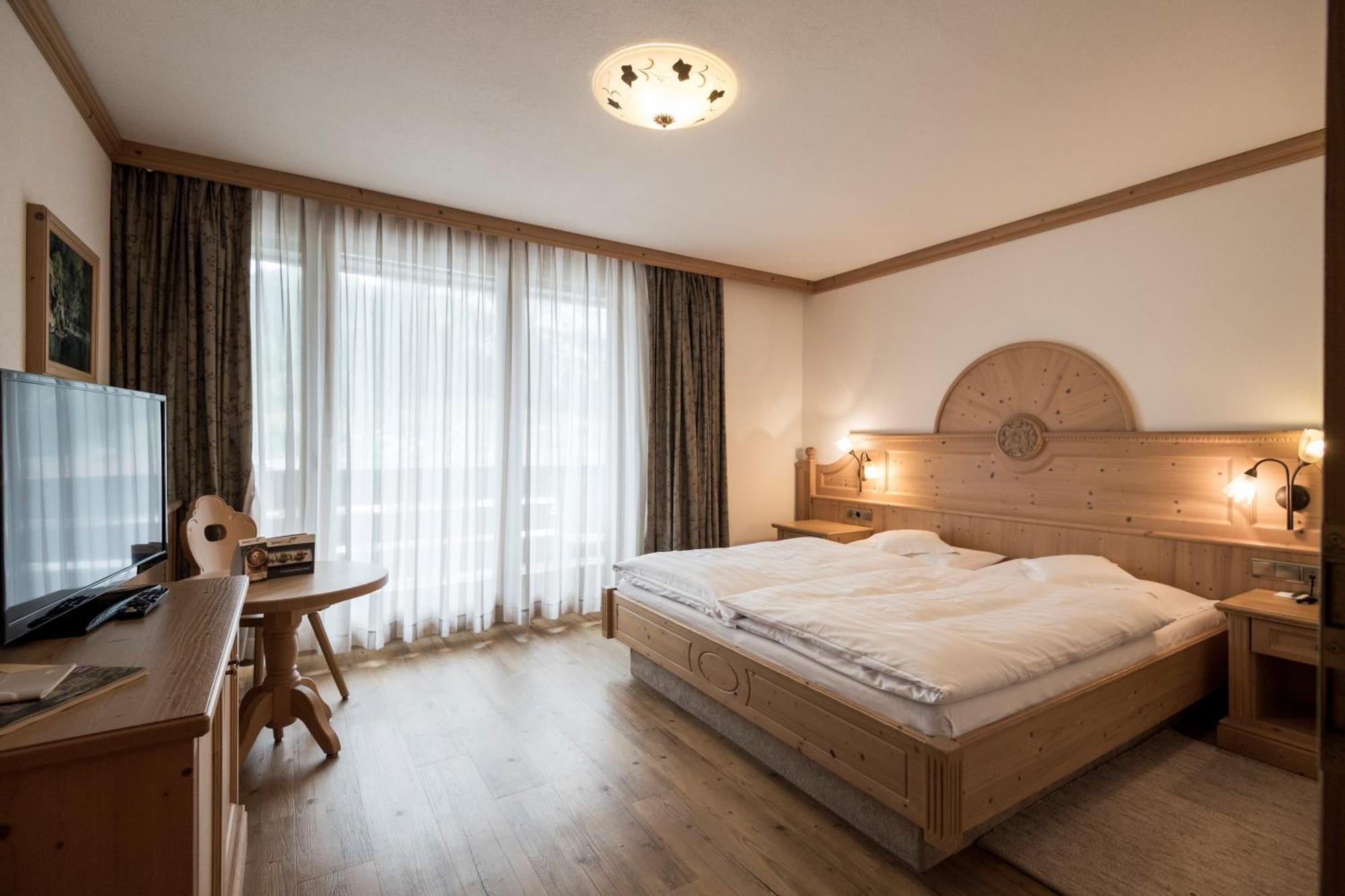 Posta Zirm Hotel Корвара-ин-Бадия Экстерьер фото